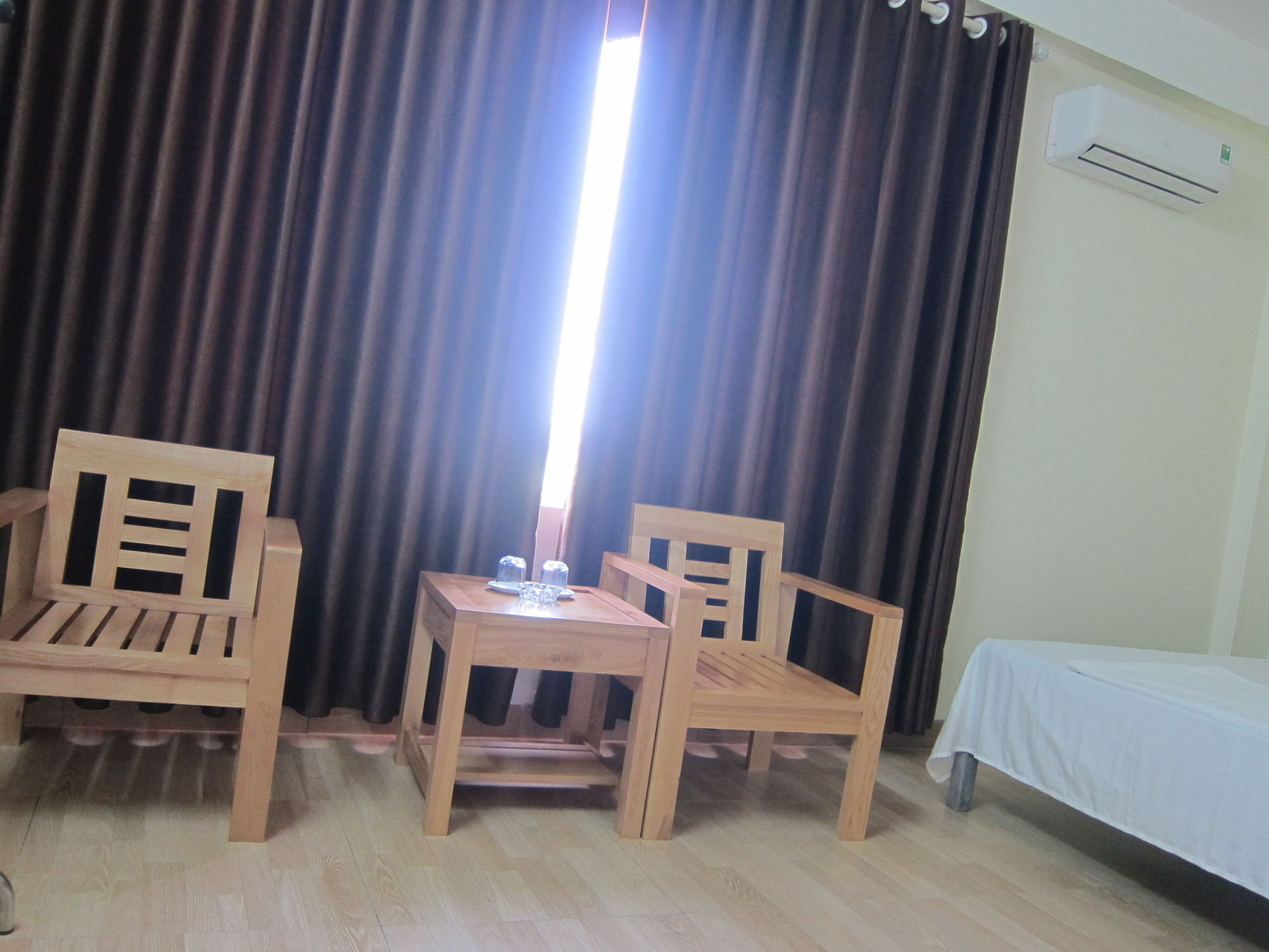 โรงแรมดรากอน แอร์พอร์ต โหน่ยบ่าย ภายนอก รูปภาพ