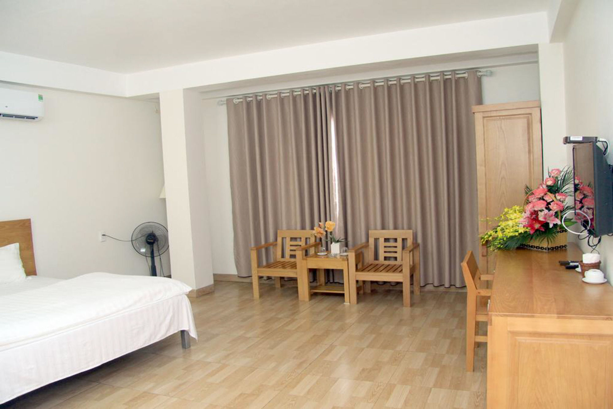 โรงแรมดรากอน แอร์พอร์ต โหน่ยบ่าย ภายนอก รูปภาพ